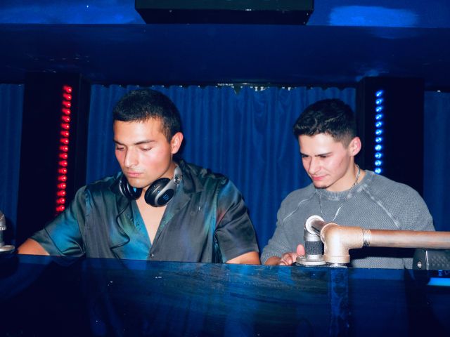Two Spadez