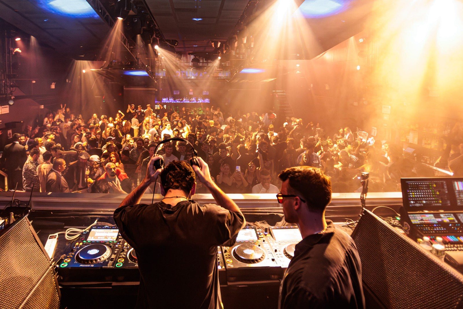 The view from behind the decks, a full room