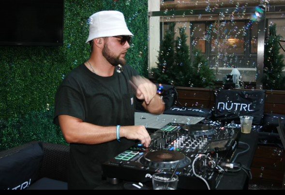 A rooftop night set, July 2024