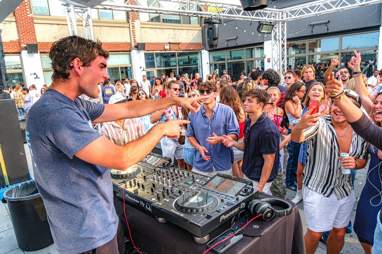 MY EPK Weekly, the cover photo: Skelly at the decks